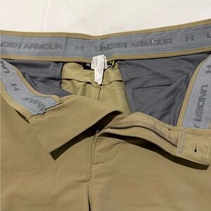 Under Armour Gray and Tan Golf Shorts 38